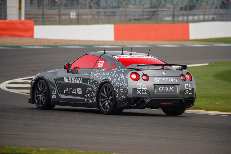Illustration for article titled This Real-Life Nissan GT-R Is Driven By A PlayStation Controller